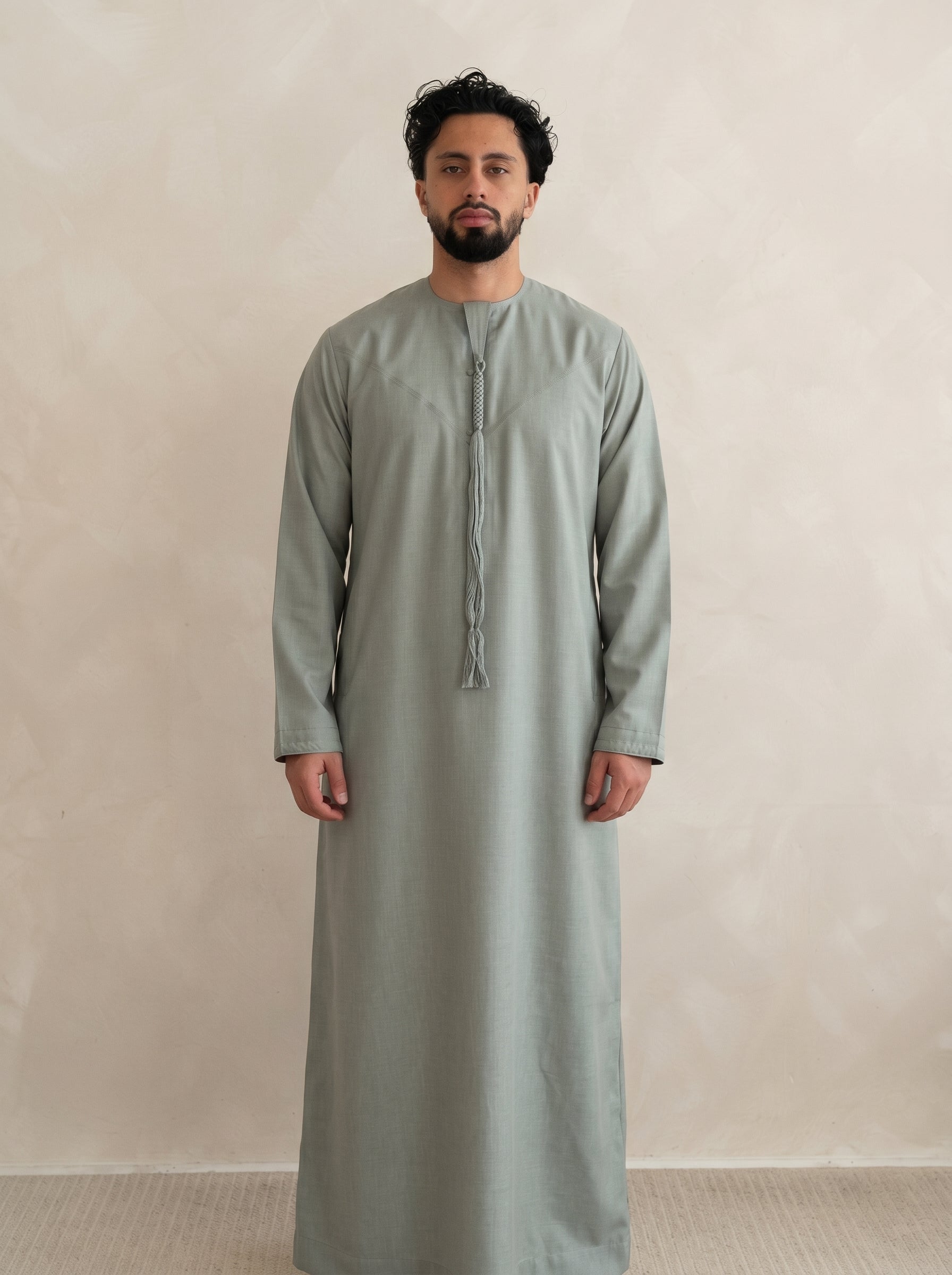 Silver Grey Platinum Emirati Thobe