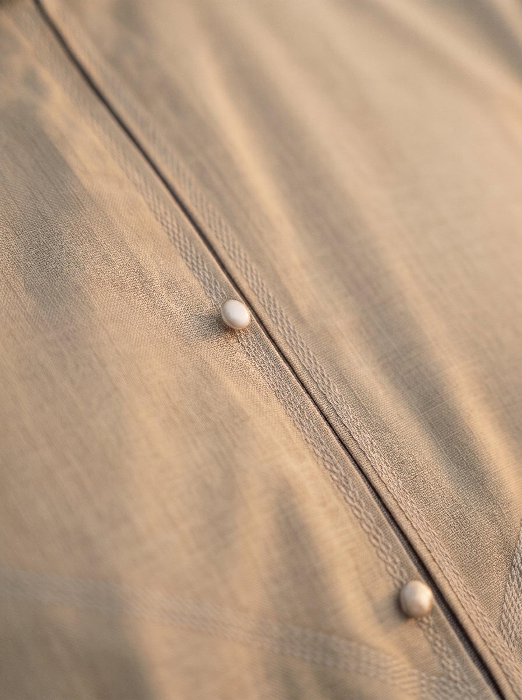 Ivory Platinum Bahraini Collared Thobe