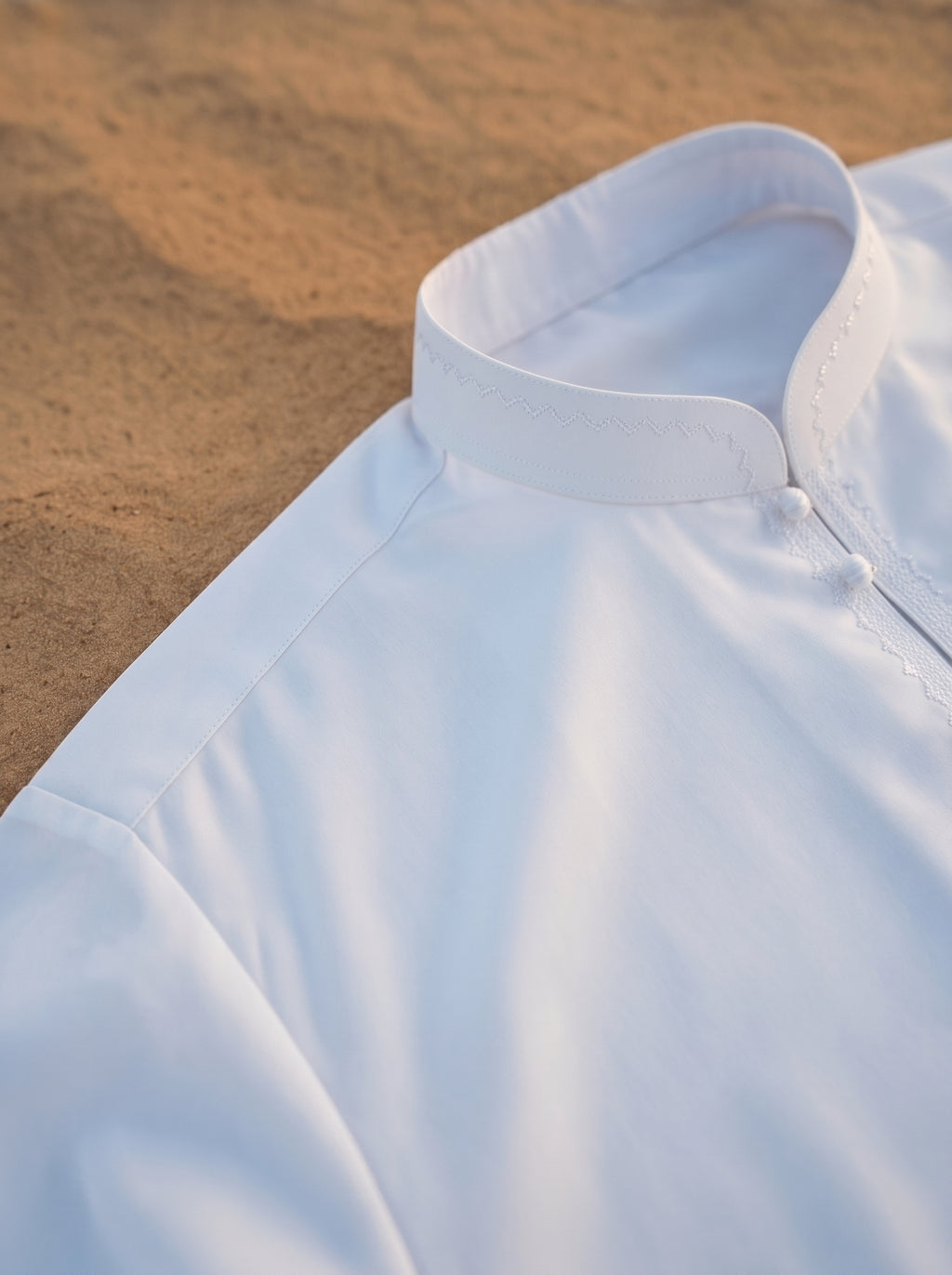 White Platinum Bahraini Collared Thobe