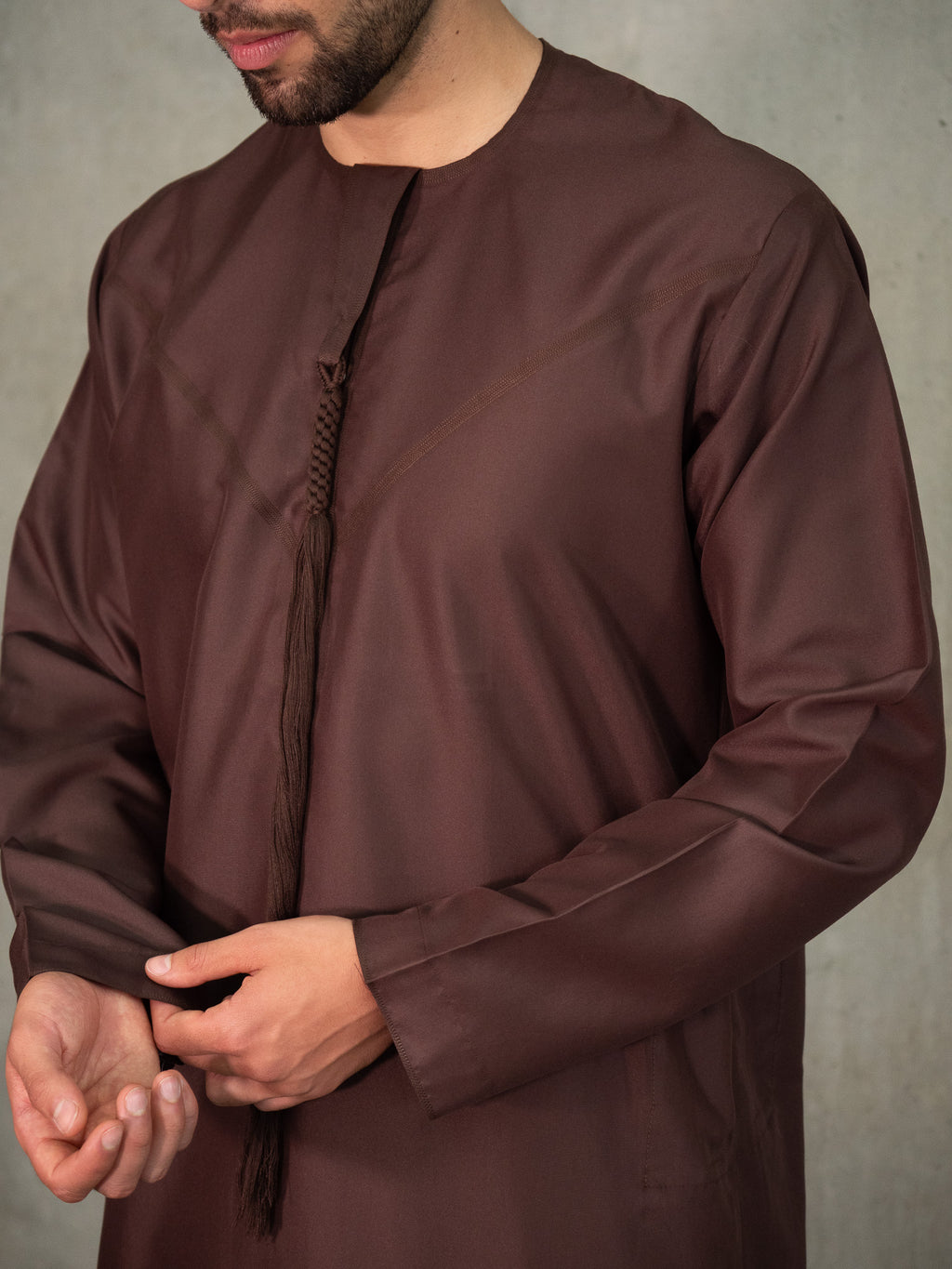 Burgundy Emirati Thobe, Emirati Thobes