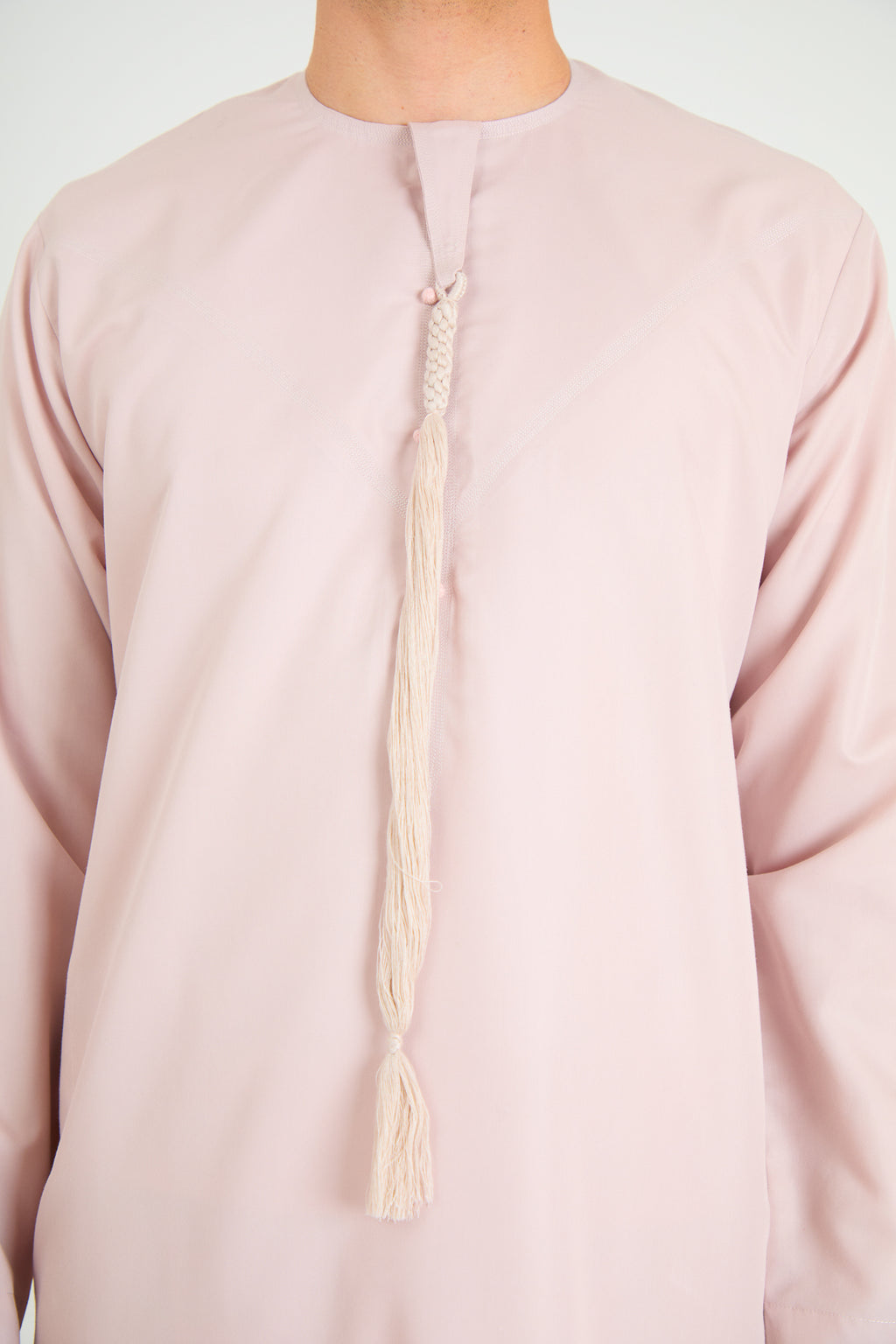 Peach Emirati Thobe, Emirati Thobes