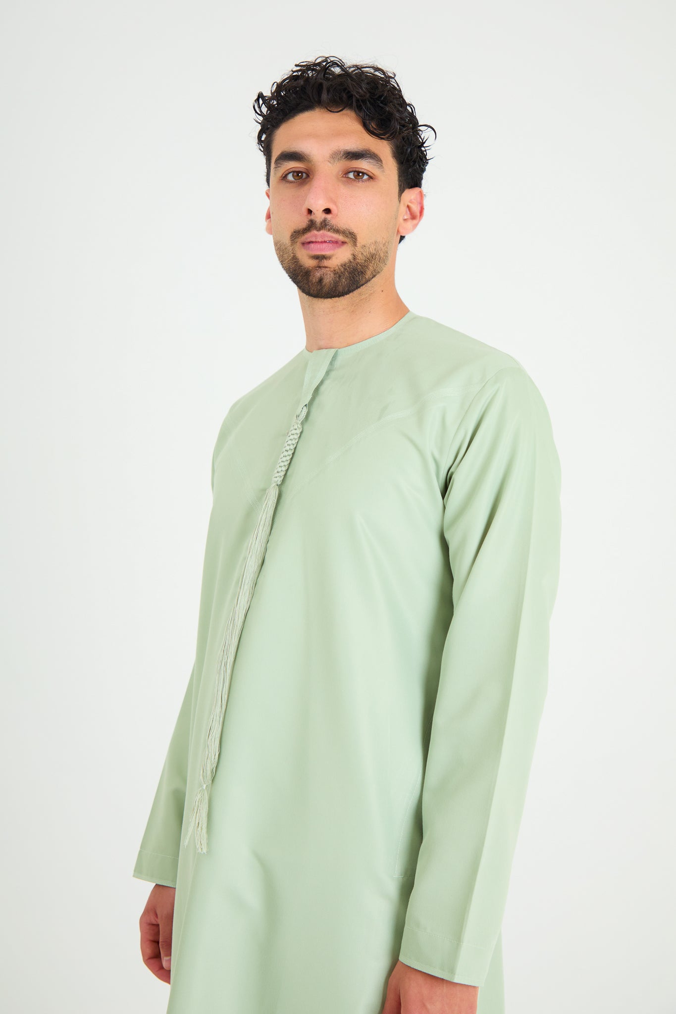 Matcha Emirati Thobe, Emirati Thobes