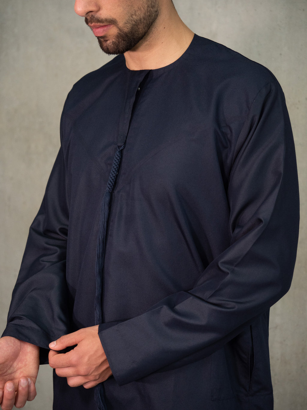 Navy Emirati Thobe, Emirati Thobes