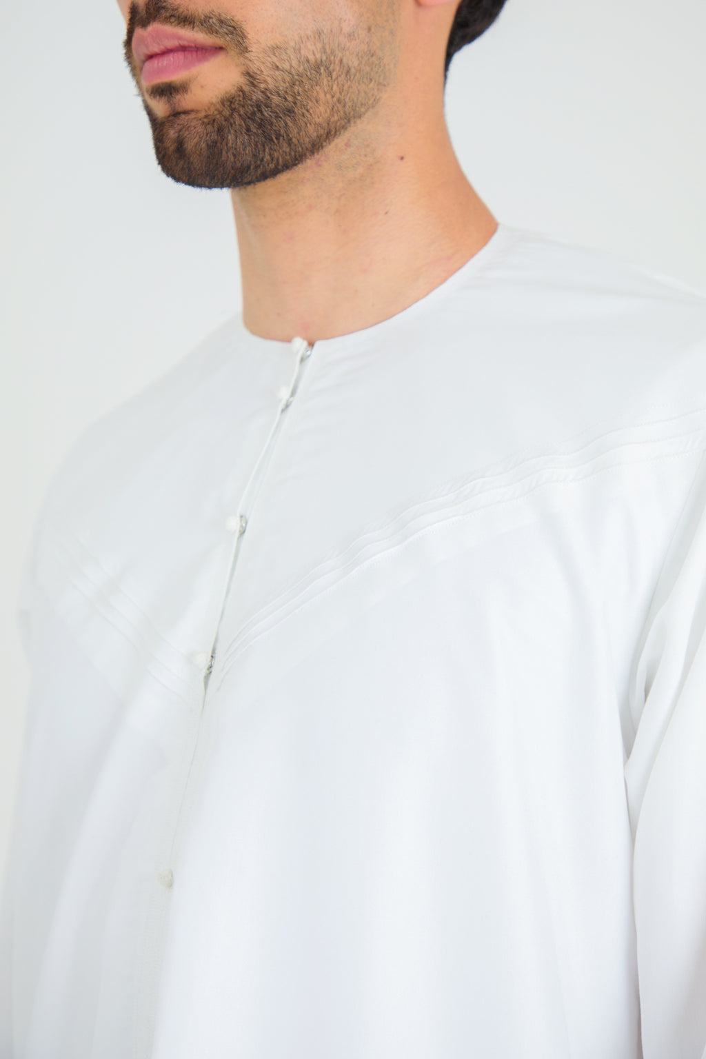 White Emirati Thobe, Emirati Thobes