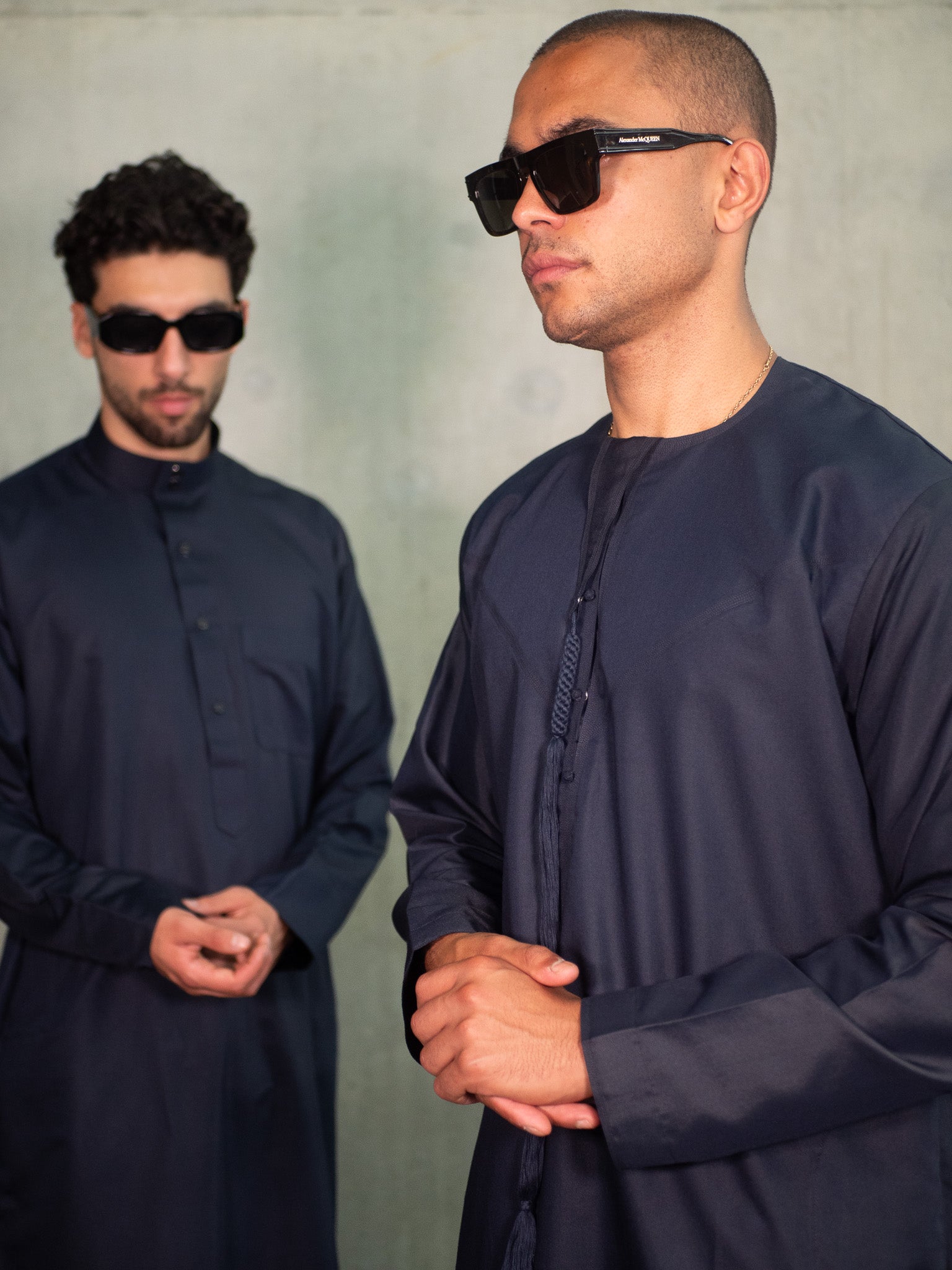 Navy Emirati Thobe, Emirati Thobes