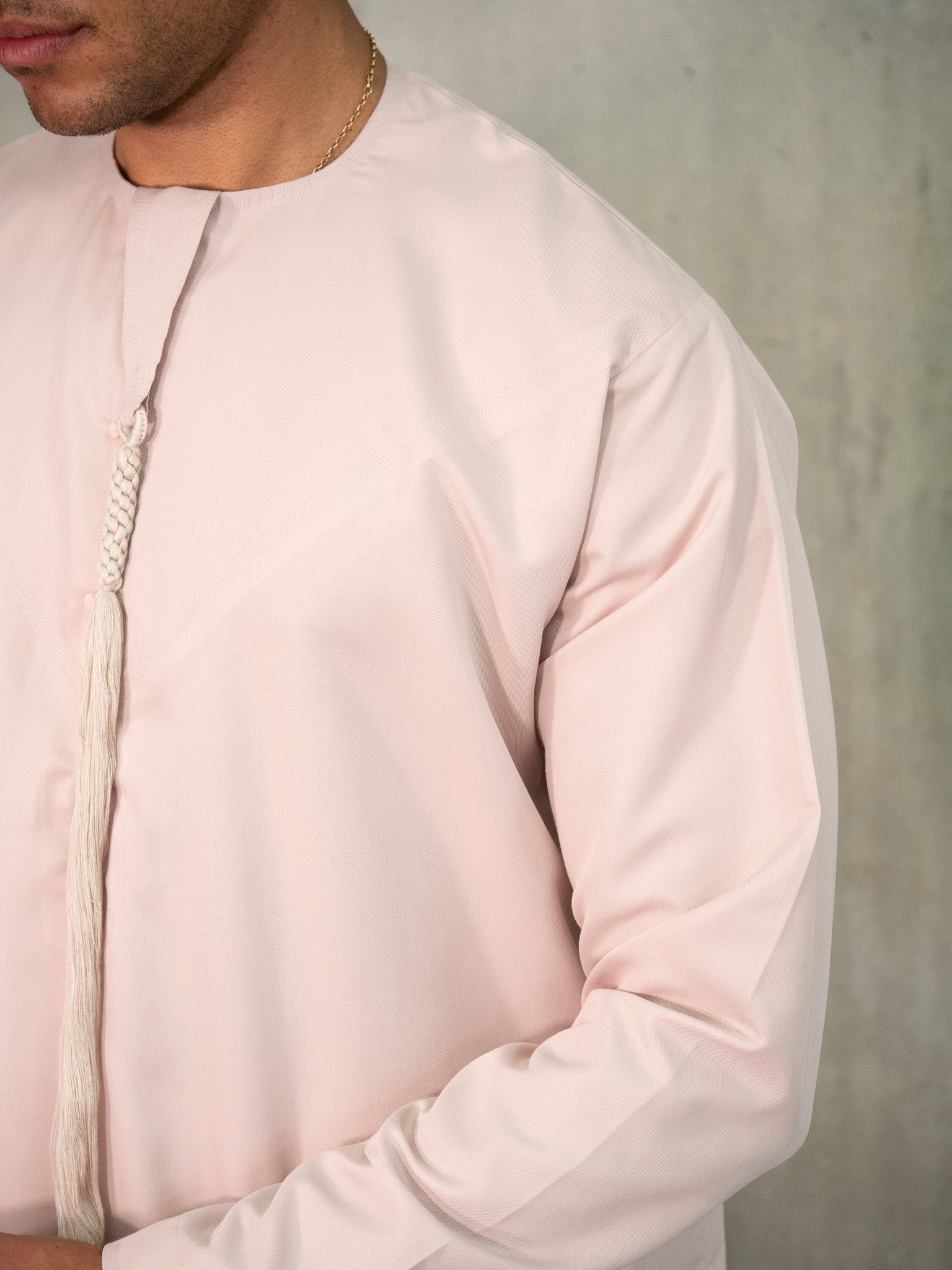 Peach Emirati Thobe, Emirati Thobes