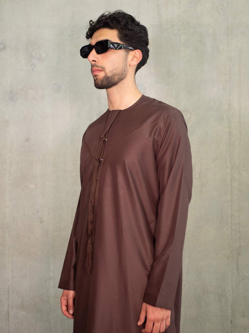 Burgundy Emirati Thobe, Emirati Thobes