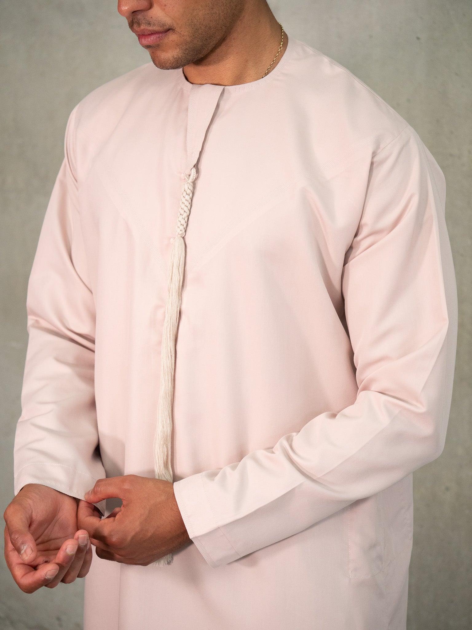 Peach Emirati Thobe, Emirati Thobes