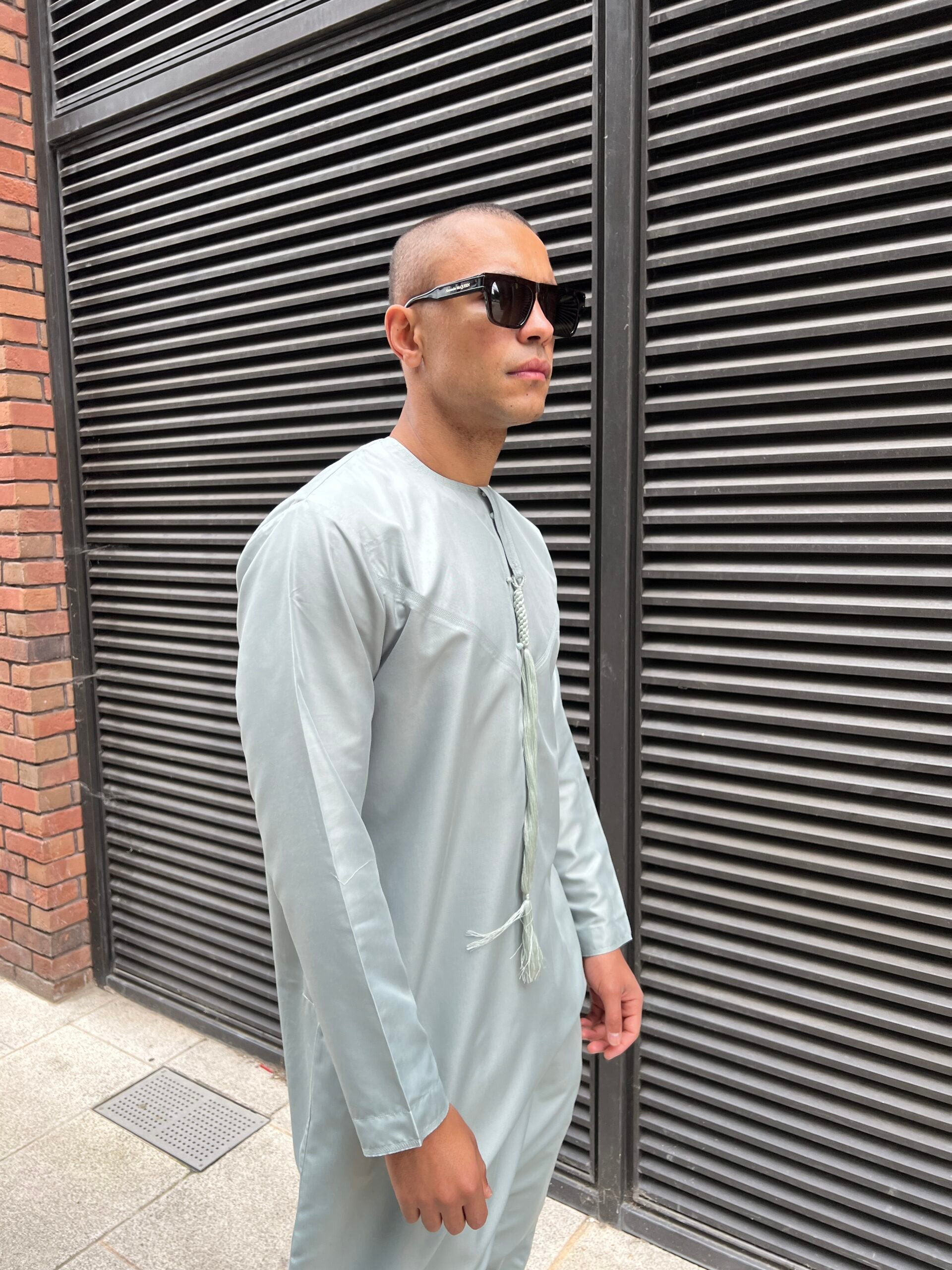 Mint Emirati Thobe, Emirati Thobes