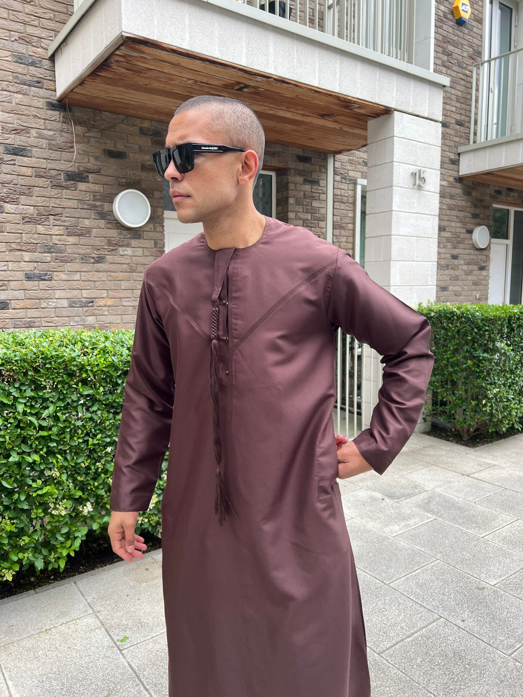 Burgundy Emirati Thobe, Emirati Thobes