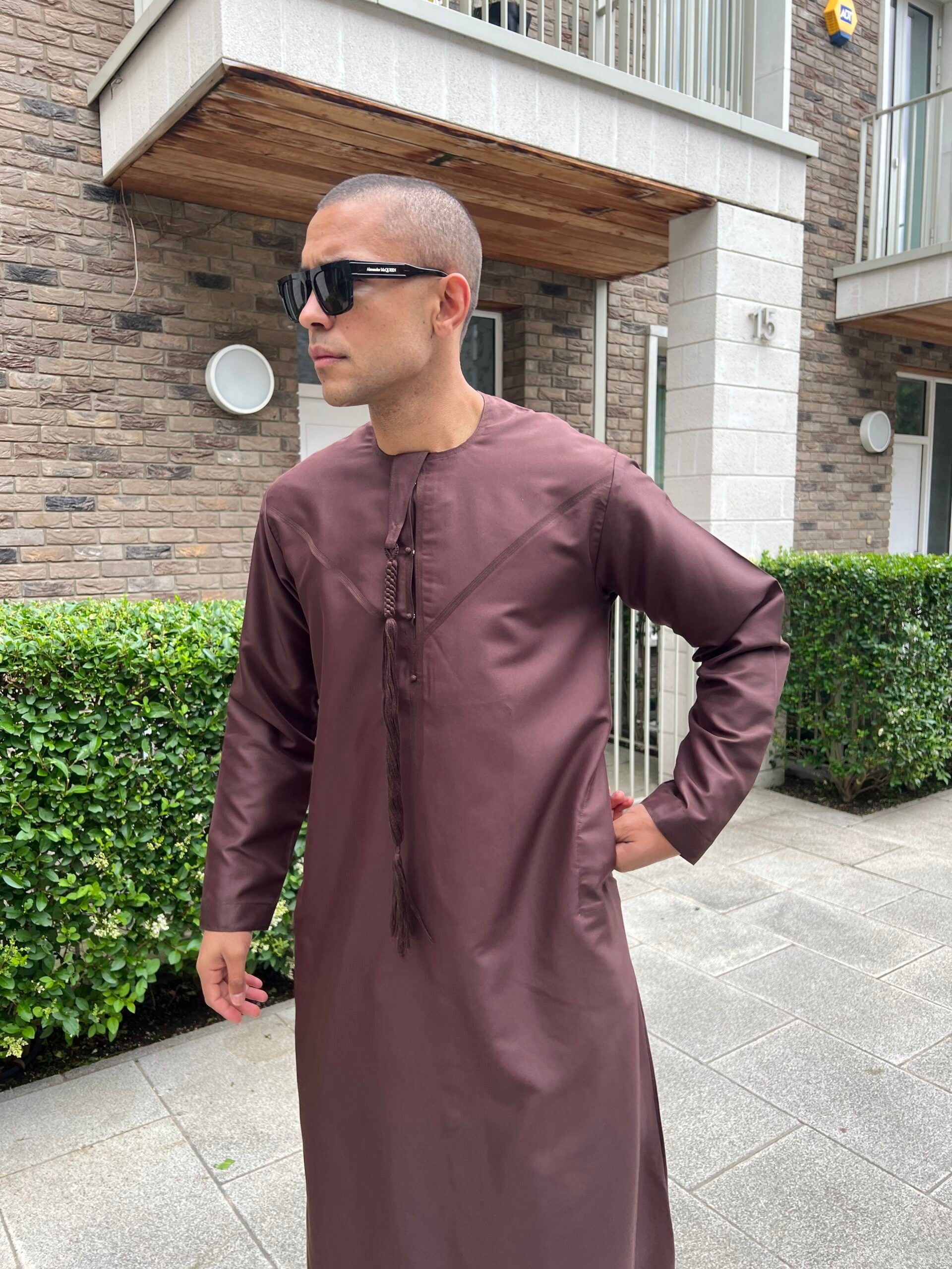 Burgundy Emirati Thobe, Emirati Thobes