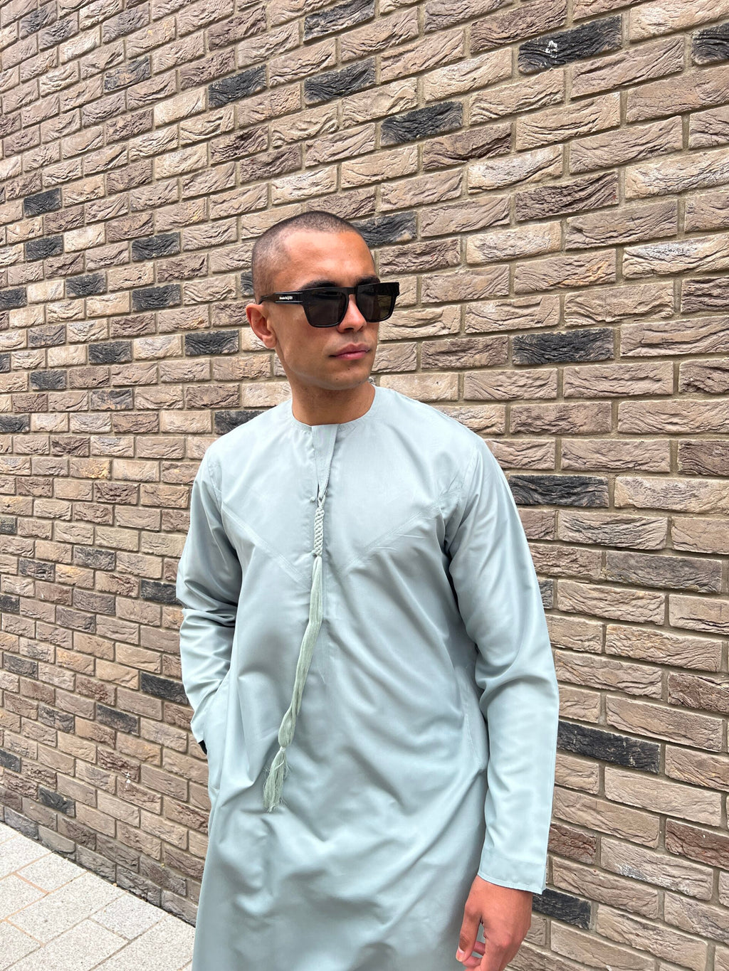 Mint Emirati Thobe, Emirati Thobes