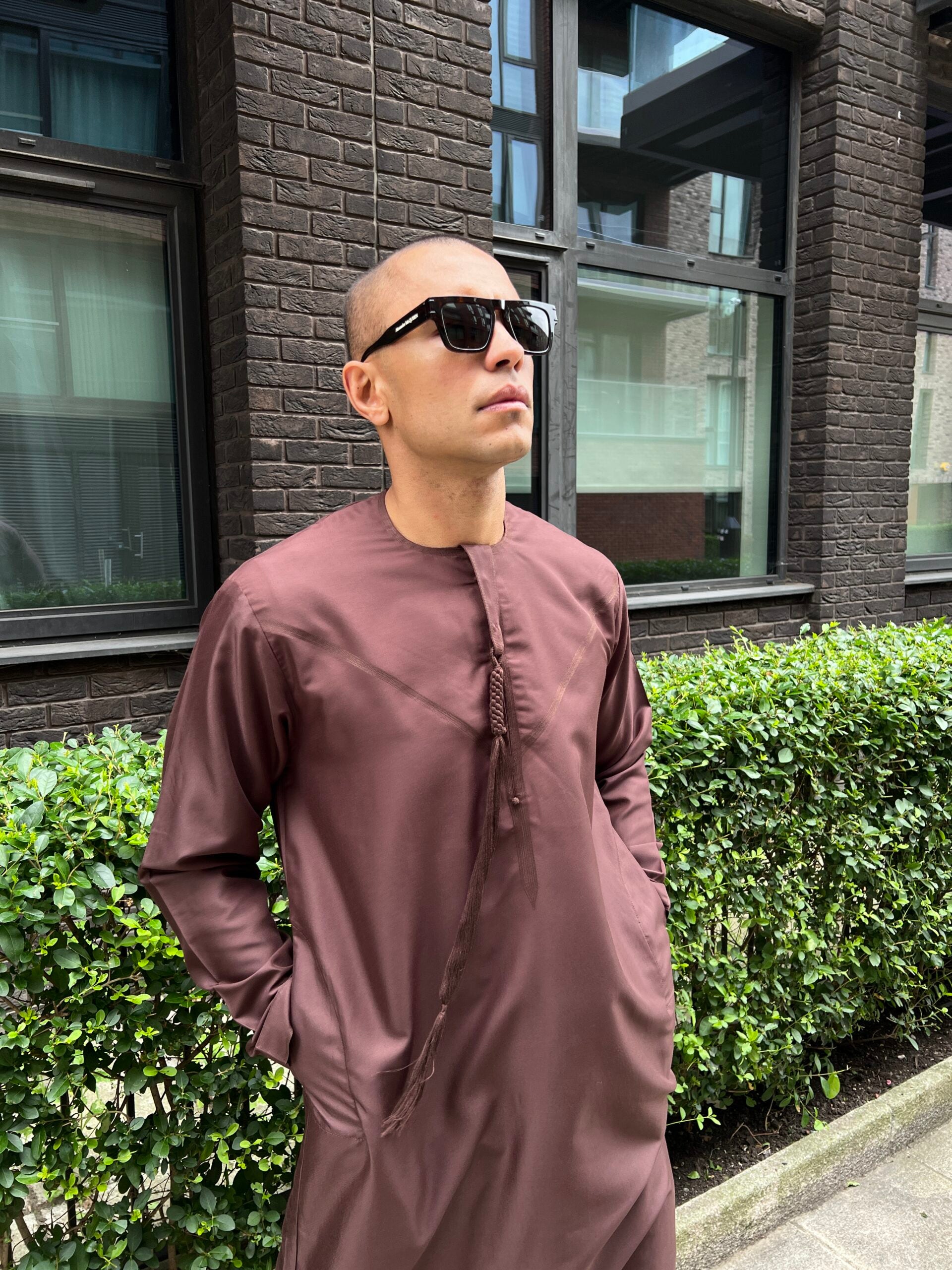 Burgundy Emirati Thobe, Emirati Thobes