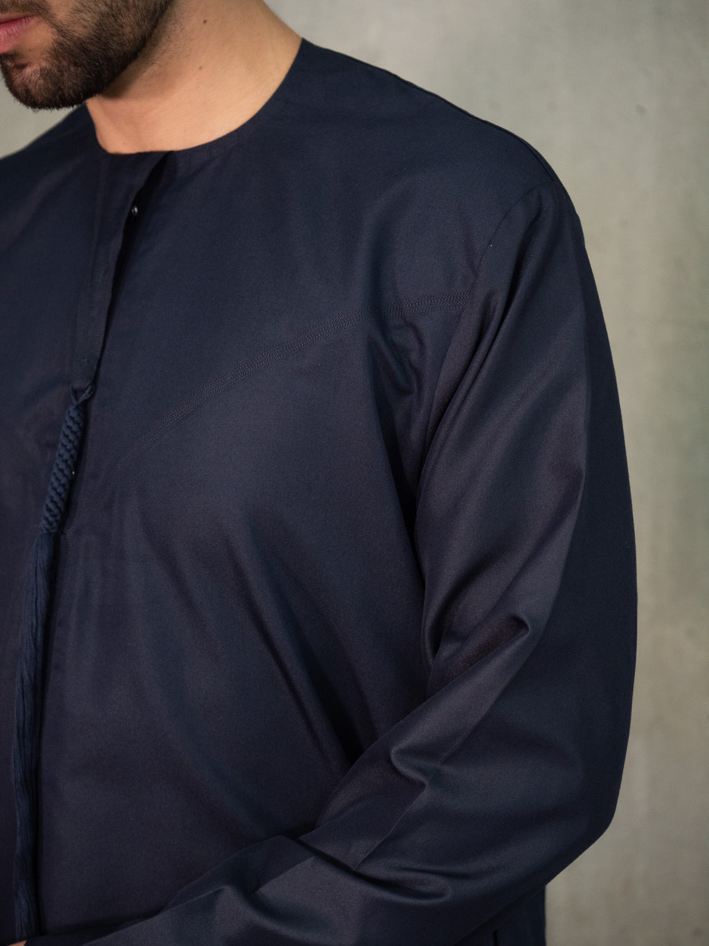 Navy Emirati Thobe, Emirati Thobes