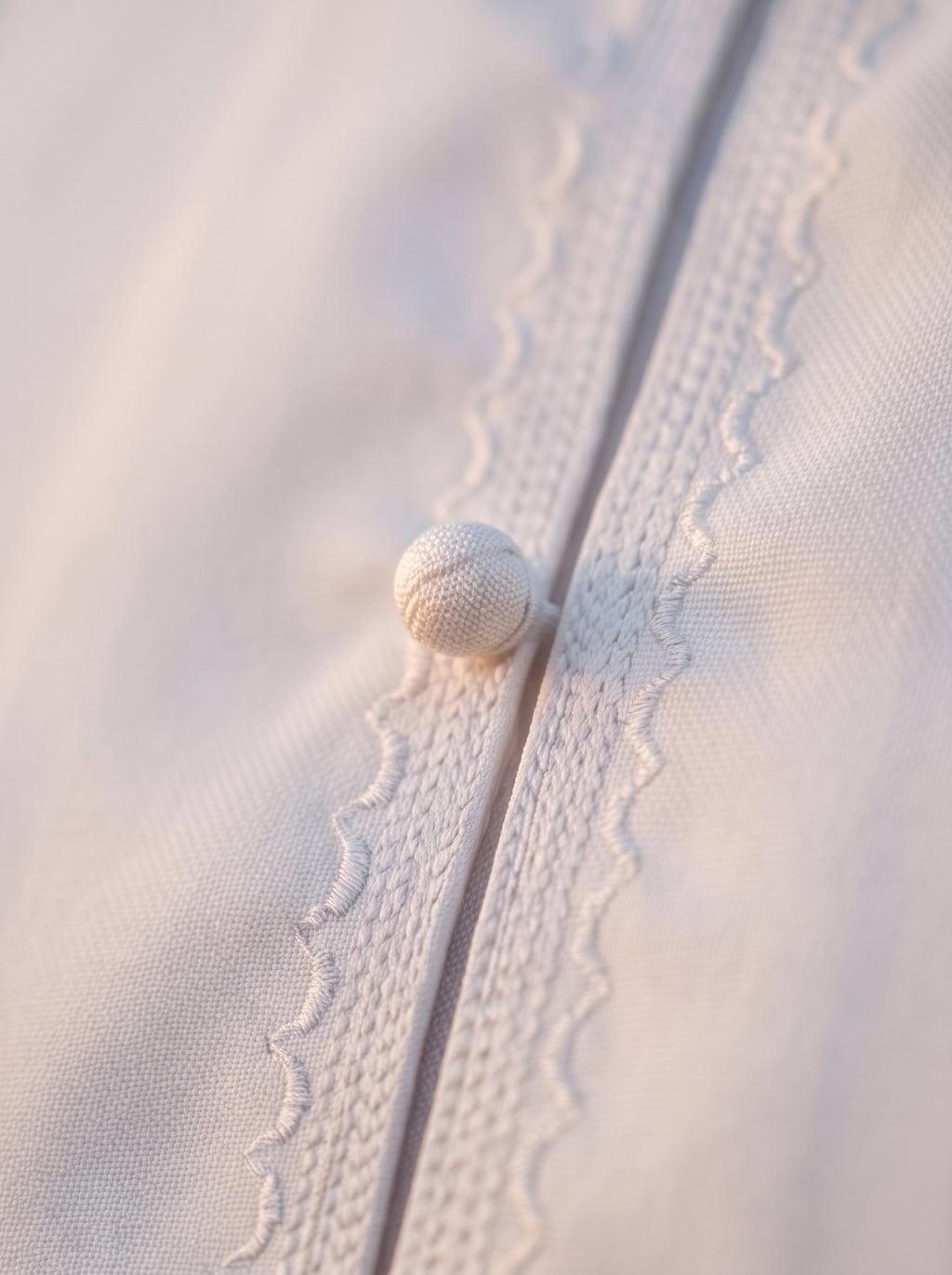 White Platinum Bahraini Collared Thobe