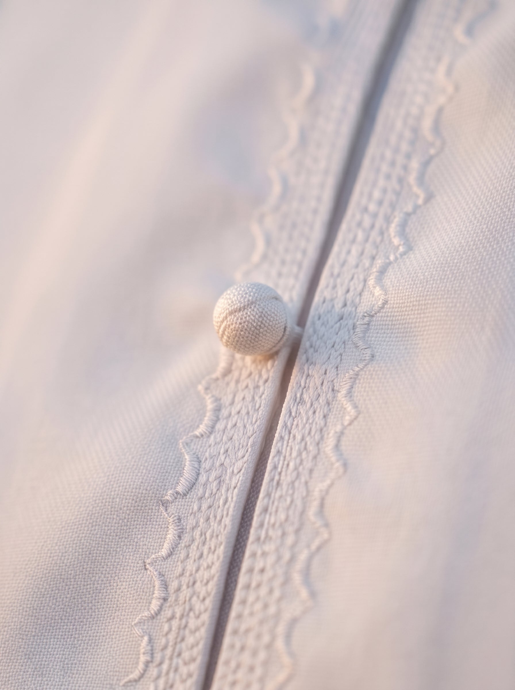 White Platinum Bahraini Collared Thobe