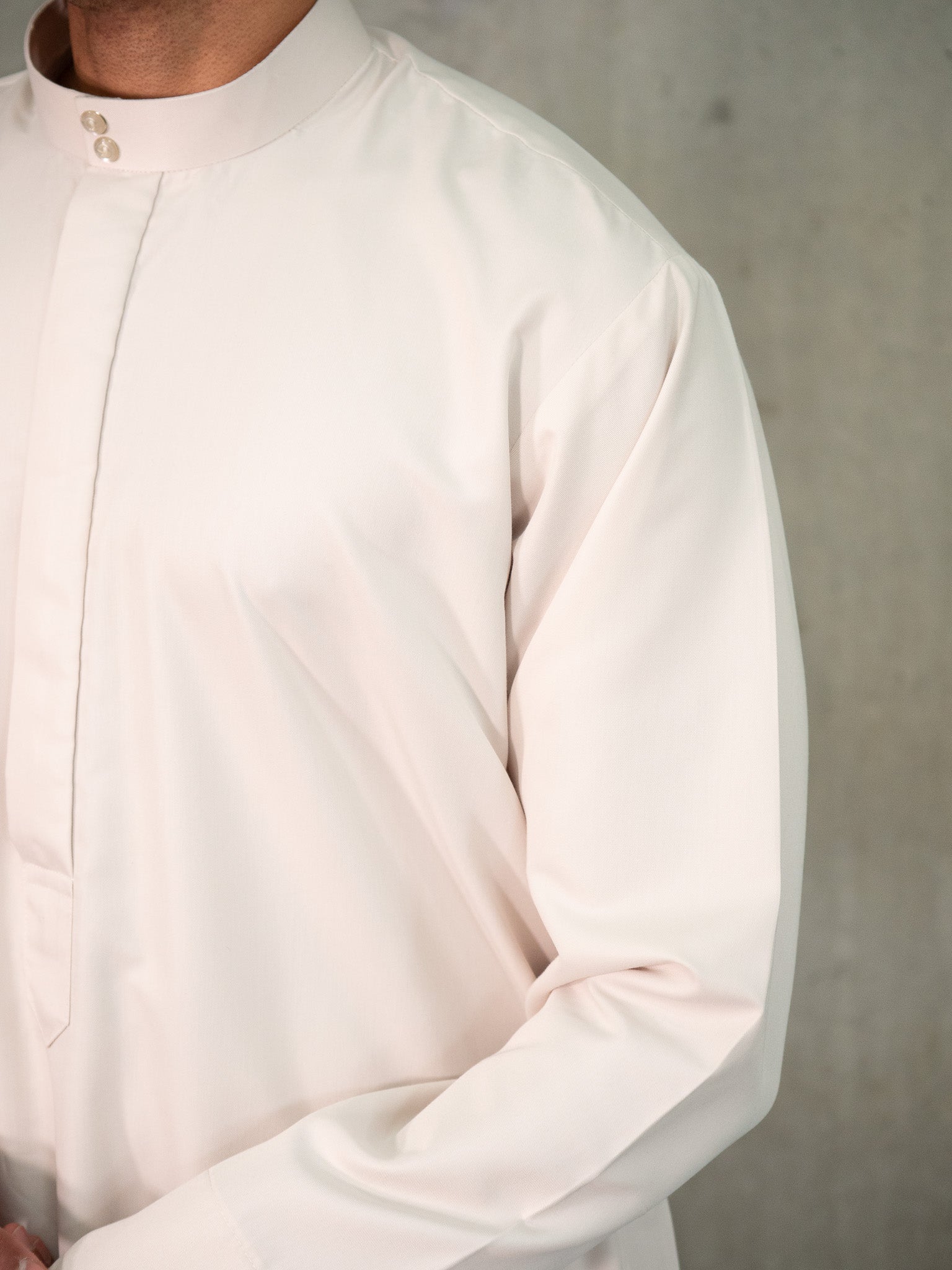 Sand Saudi Thobes, Collared Thobes